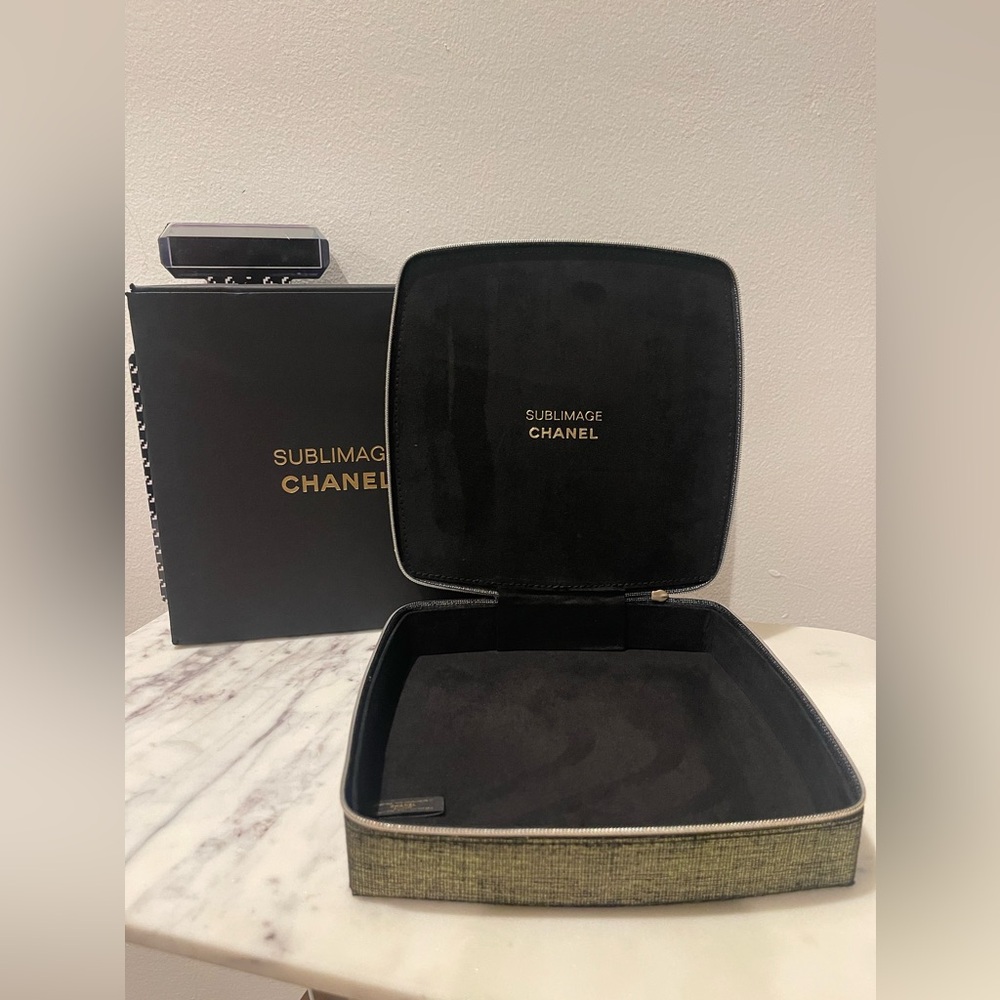 Sublimage Chanel Vanity Case - Picture 2 of 4